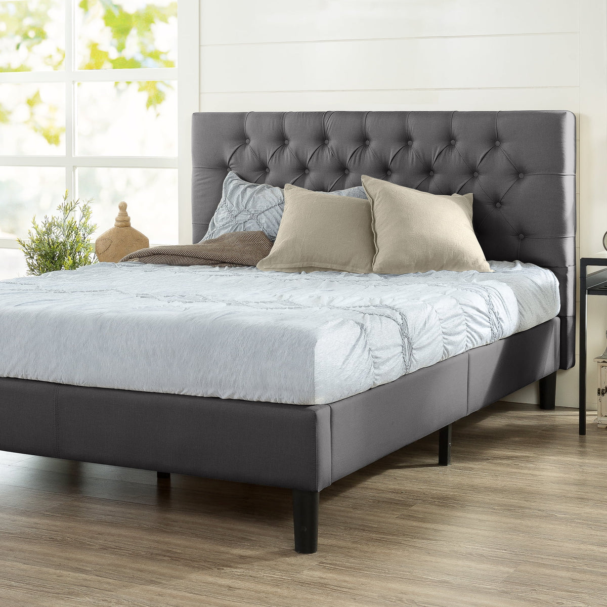 Queen Upholstered Platform Bed Frame Y904